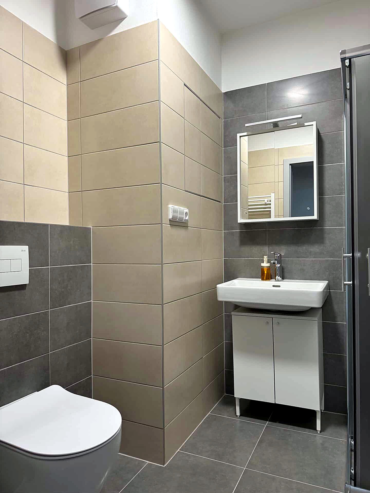 Apartment with Bedroom 6