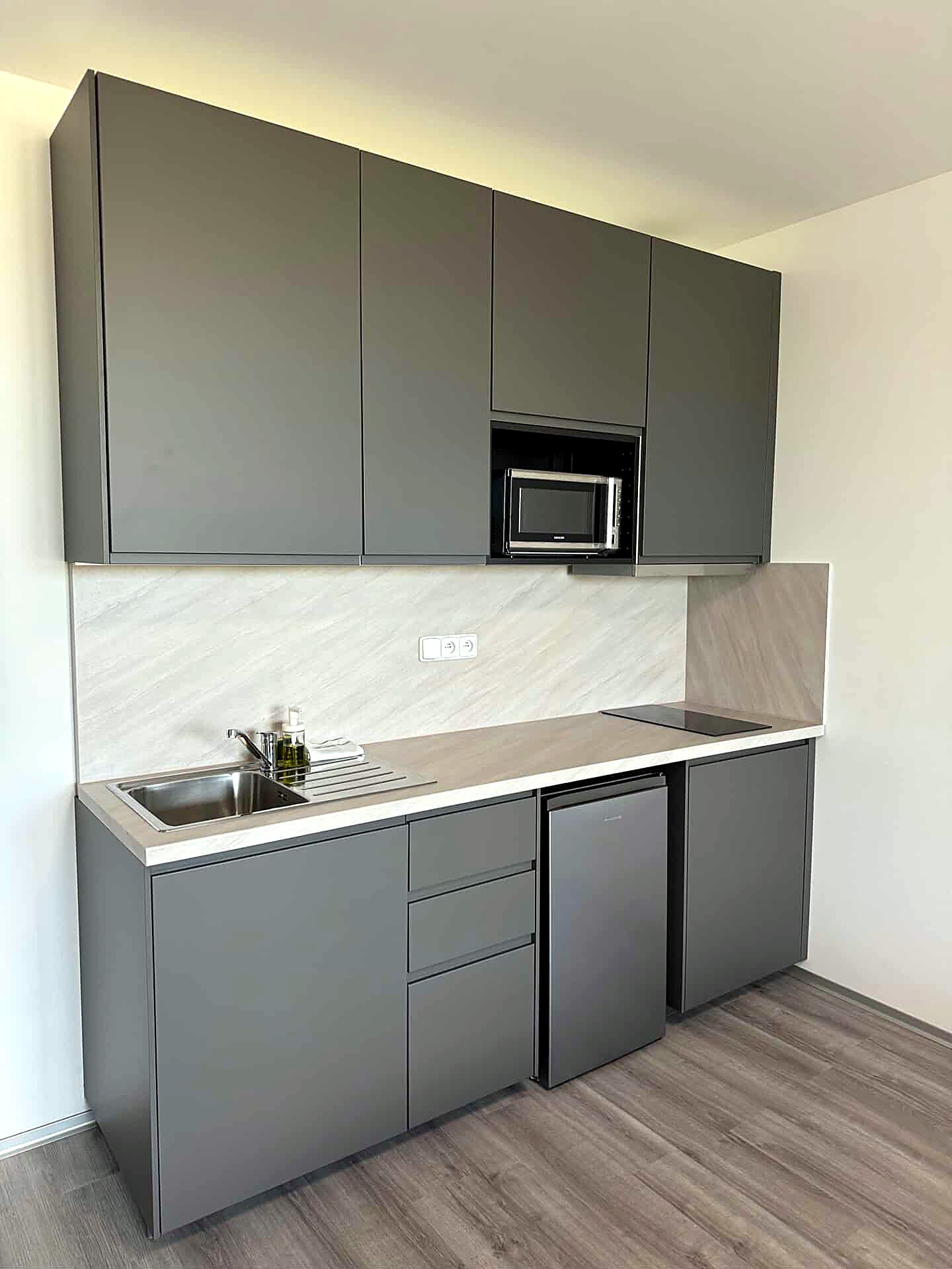 Apartment with Bedroom & Terrace 7